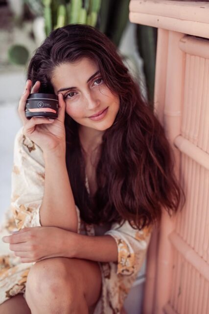women holding hemp collective orange, grapefruit and lemon shampoo bar in tin