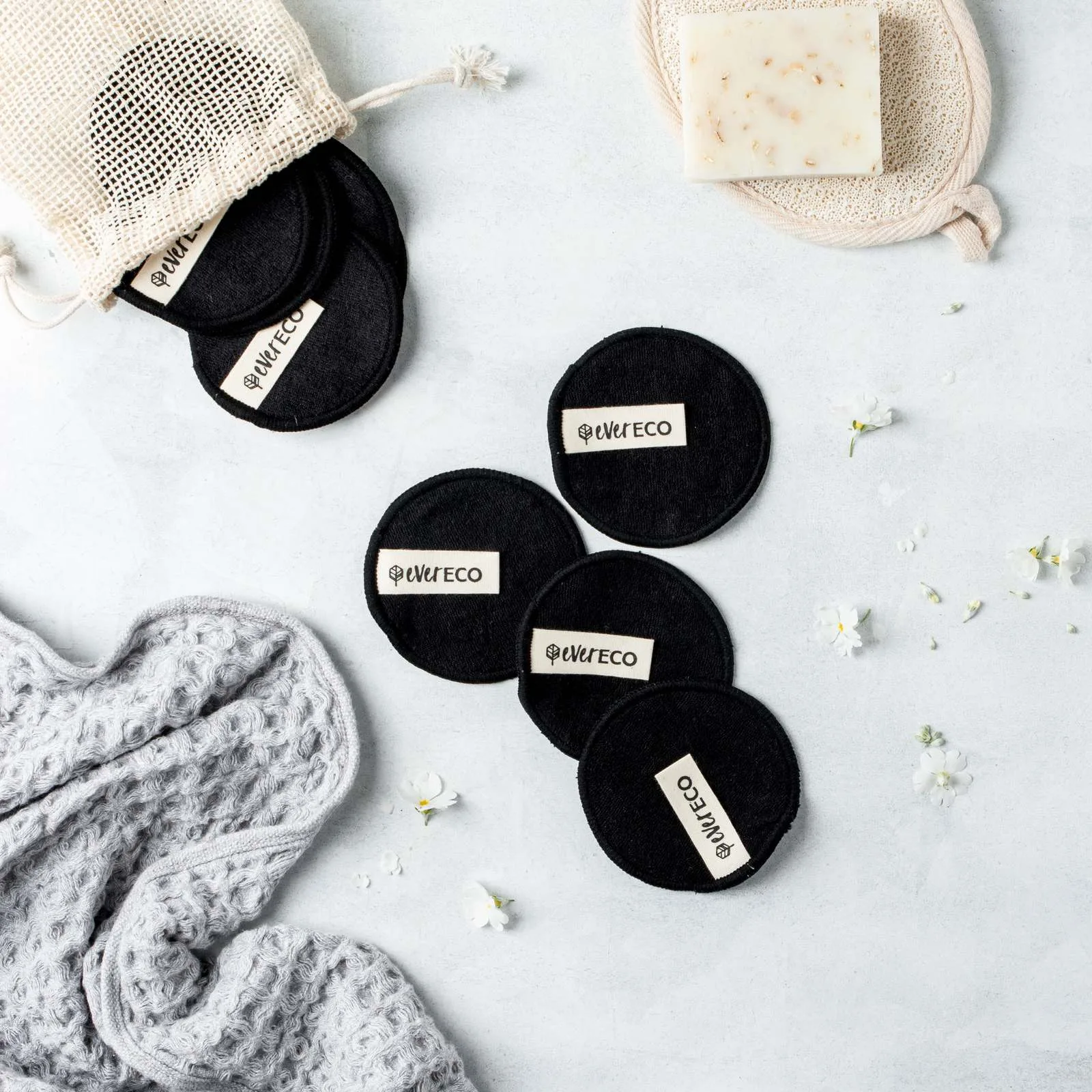 Ever Eco Reusable Makeup Remover Pads Black 10pk with Bag - Image 3
